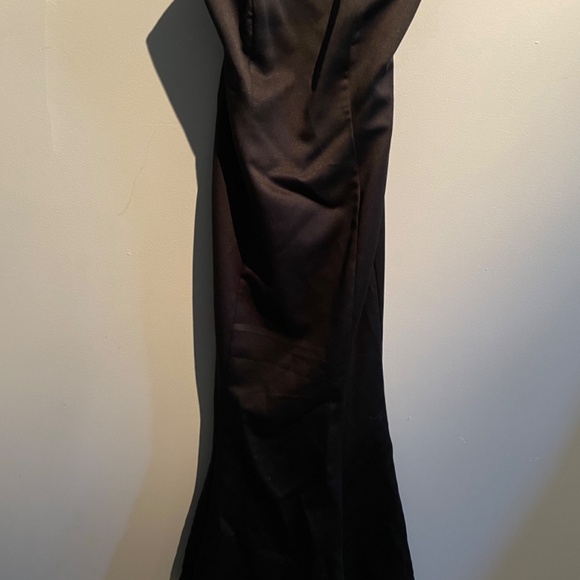 Super Classy black, long strapless gown - Picture 5 of 5
